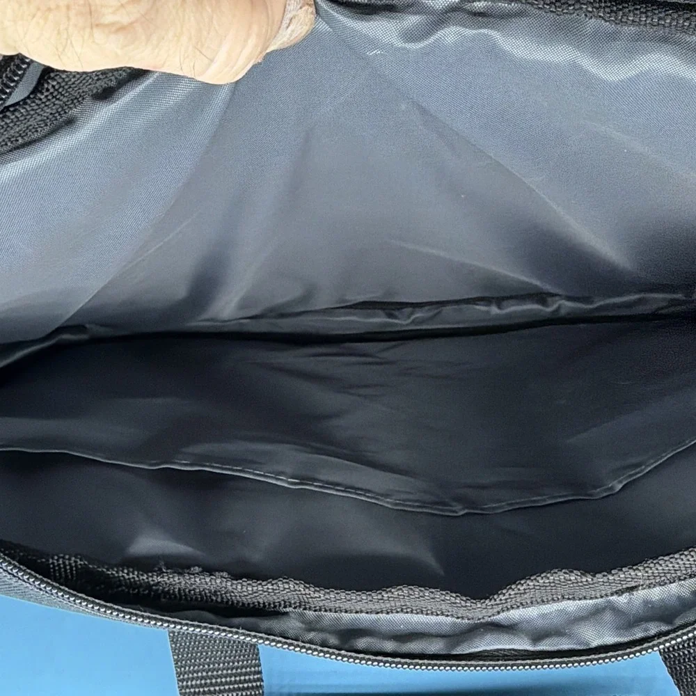 Kensington Simply Portable SP10 15.6 Laptop Bag Sleeve Case Black Shoulder Strap